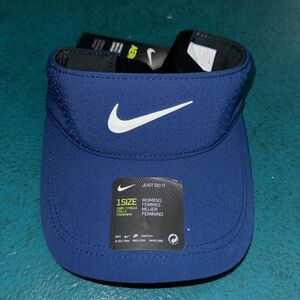 NIKE VISOR NAVY - BRAND NEW WITH TAGS